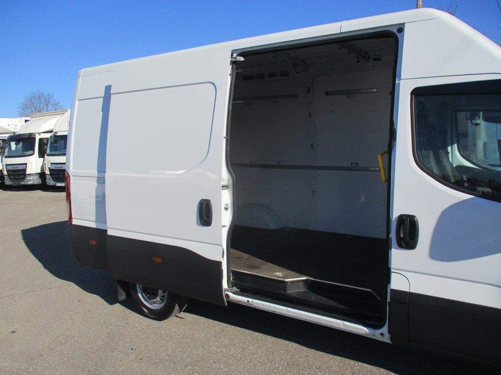 Iveco Daily 35S16 - Kassebil: bilde 4 Iveco Daily 35S16 - Kassebil: bilde 4