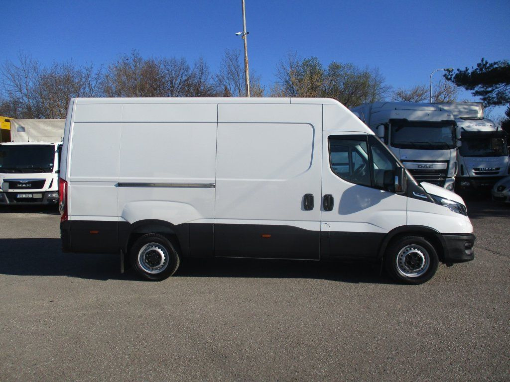 Iveco Daily 35S16 - Kassebil: bilde 3 Iveco Daily 35S16 - Kassebil: bilde 3