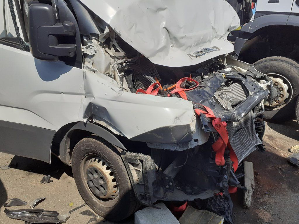 Iveco Daily 35S16 maxi Damaged - Kassebil: bilde 3 Iveco Daily 35S16 maxi Damaged - Kassebil: bilde 3