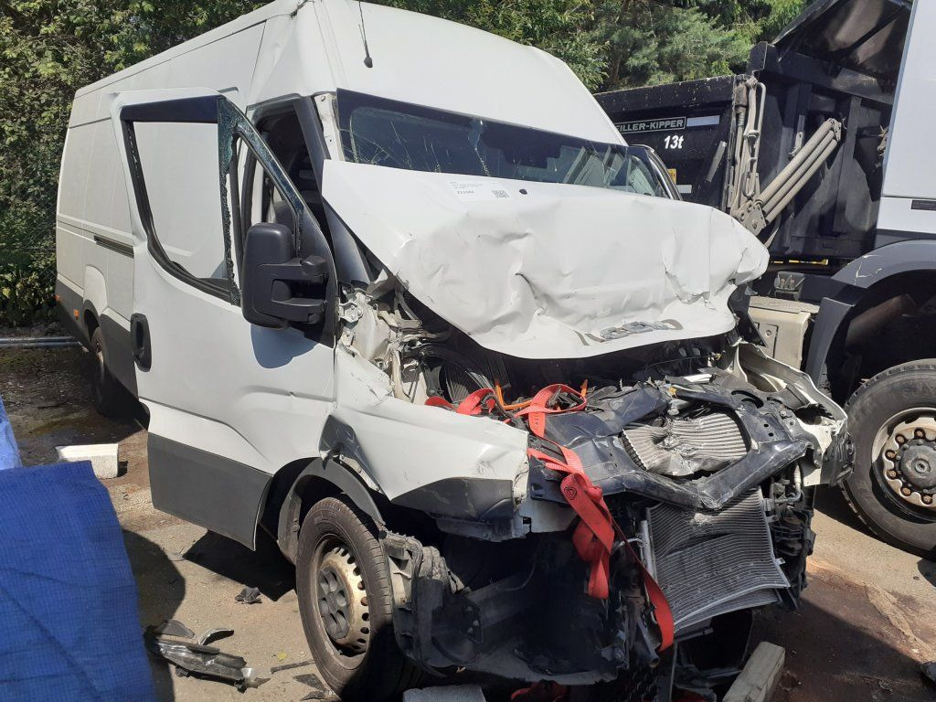 Iveco Daily 35S16 maxi Damaged - Kassebil: bilde 1 Iveco Daily 35S16 maxi Damaged - Kassebil: bilde 1