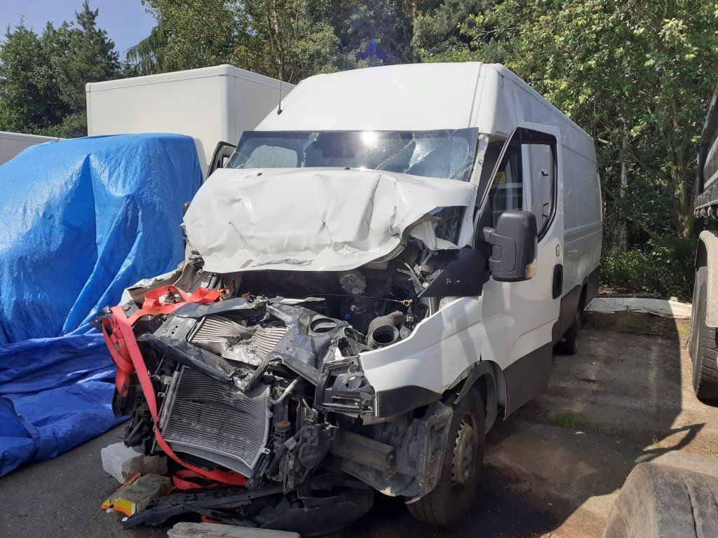 Iveco Daily 35S16 maxi Damaged - Kassebil: bilde 2 Iveco Daily 35S16 maxi Damaged - Kassebil: bilde 2