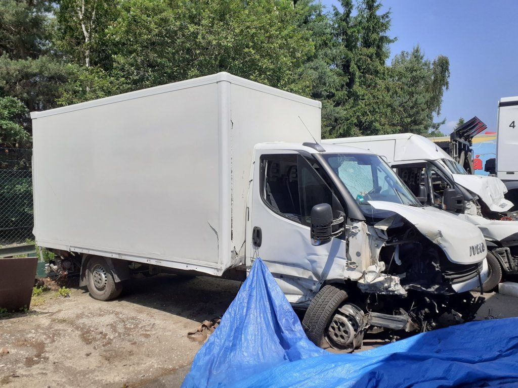 Iveco Daily 35S16 mit LBW DAMAGED - Varebil med skap: bilde 2 Iveco Daily 35S16 mit LBW DAMAGED - Varebil med skap: bilde 2
