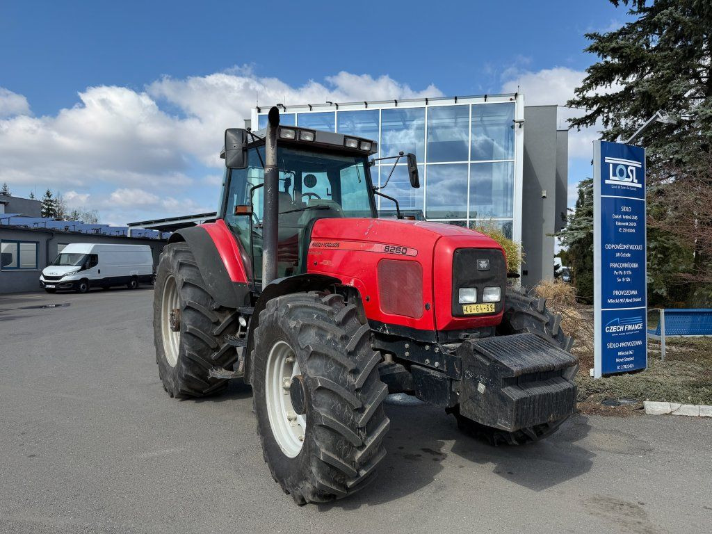 Massey Ferguson MF8260 - Traktor: bilde 2 Massey Ferguson MF8260 - Traktor: bilde 2
