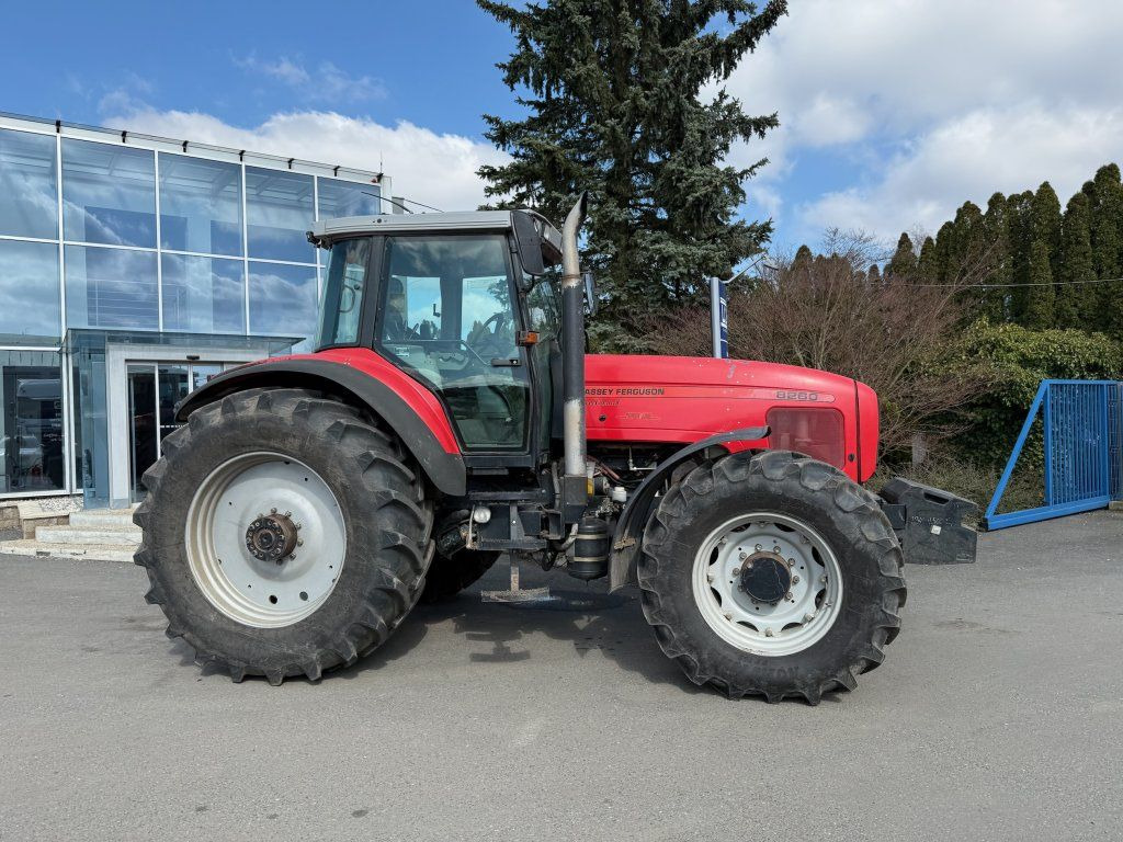 Massey Ferguson MF8260 - Traktor: bilde 3 Massey Ferguson MF8260 - Traktor: bilde 3