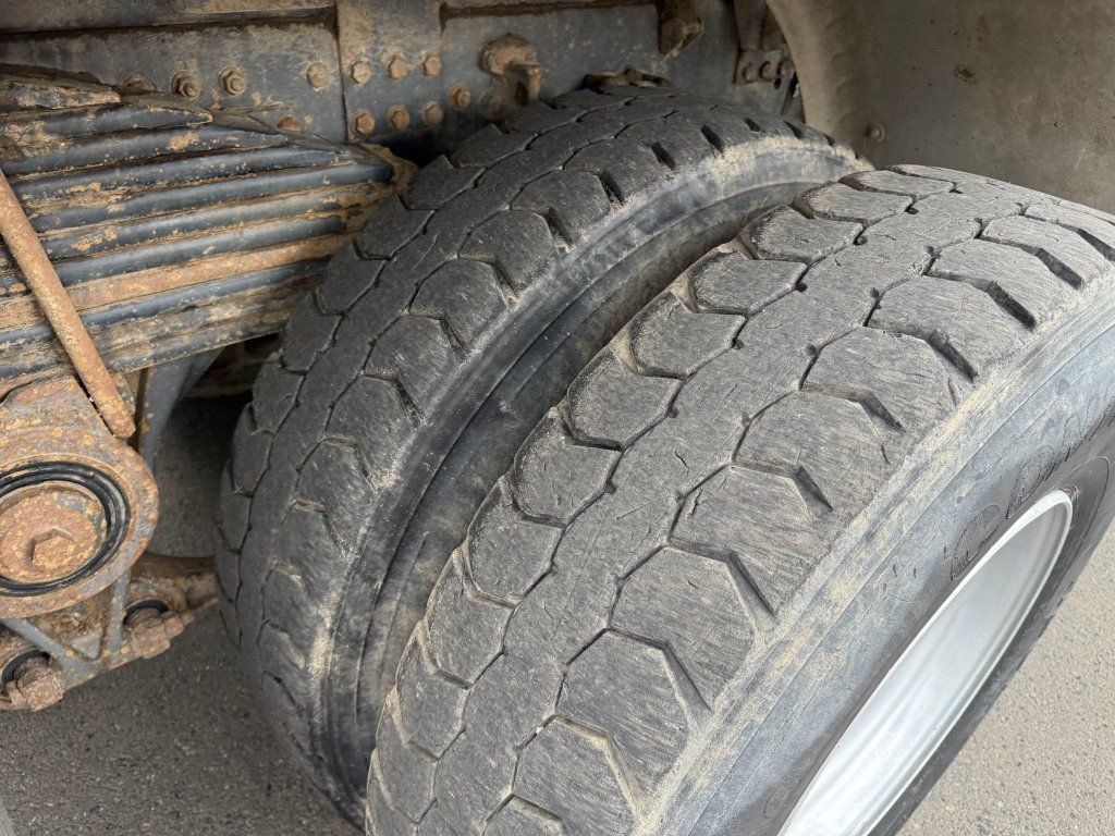 Tippbil Renault Kerax 450 S3 8x4 EURO 4: bilde 13 Tippbil Renault Kerax 450 S3 8x4 EURO 4: bilde 13