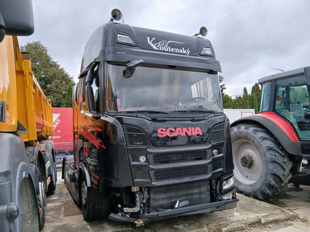Scania R450 MEGA/lowdeck Unfall / damage - Trekkvogn: bilde 2 Scania R450 MEGA/lowdeck Unfall / damage - Trekkvogn: bilde 2