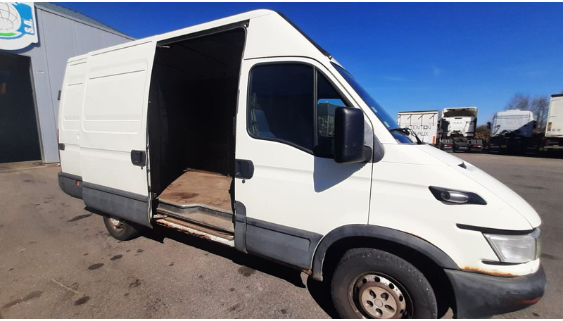 Iveco Daily 35S12 - Kassebil: bilde 4 Iveco Daily 35S12 - Kassebil: bilde 4