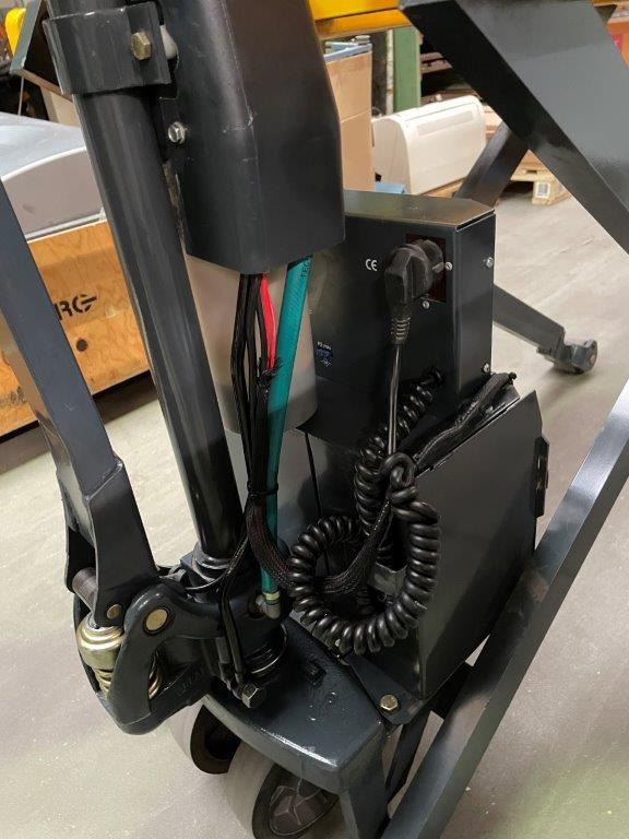 5 (five) scissor pallet truck with electric drive and quick lift pump Jungheinrich model TMX-E 10 - Lavtløftende truck: bilde 5 5 (five) scissor pallet truck with electric drive and quick lift pump Jungheinrich model TMX-E 10 - Lavtløftende truck: bilde 5