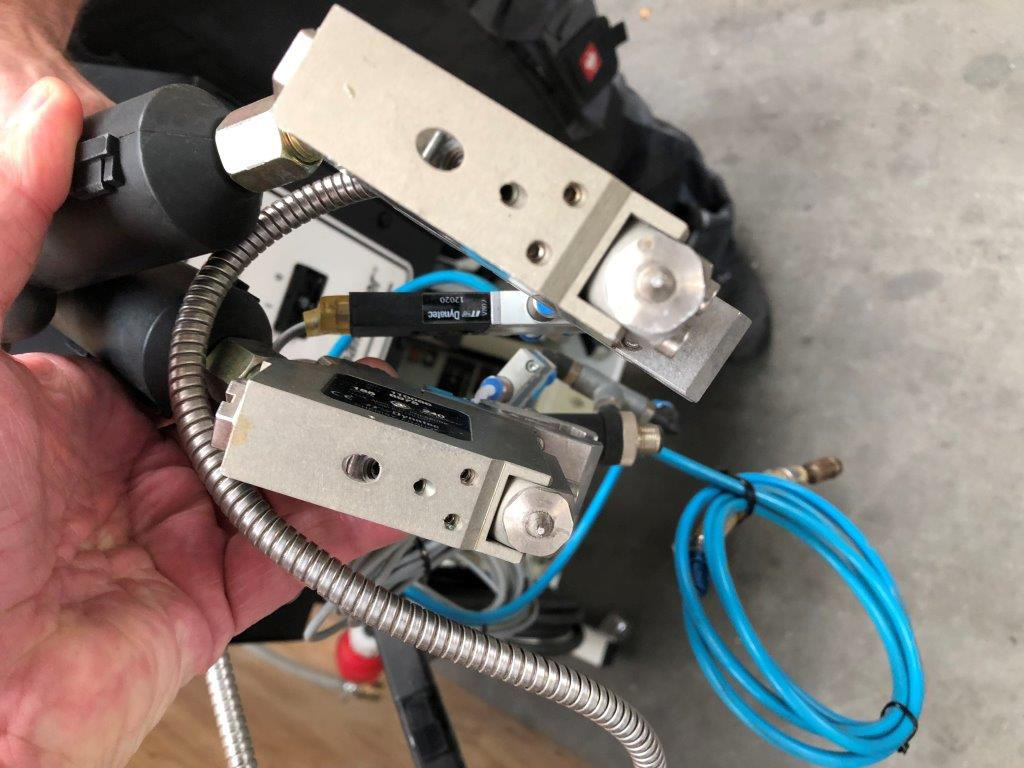 Dynatec Quattro Challenger glue melter with two application nozzles Dy 2002 control unit for 8 channels - Trykkmaskin: bilde 3 Dynatec Quattro Challenger glue melter with two application nozzles Dy 2002 control unit for 8 channels - Trykkmaskin: bilde 3