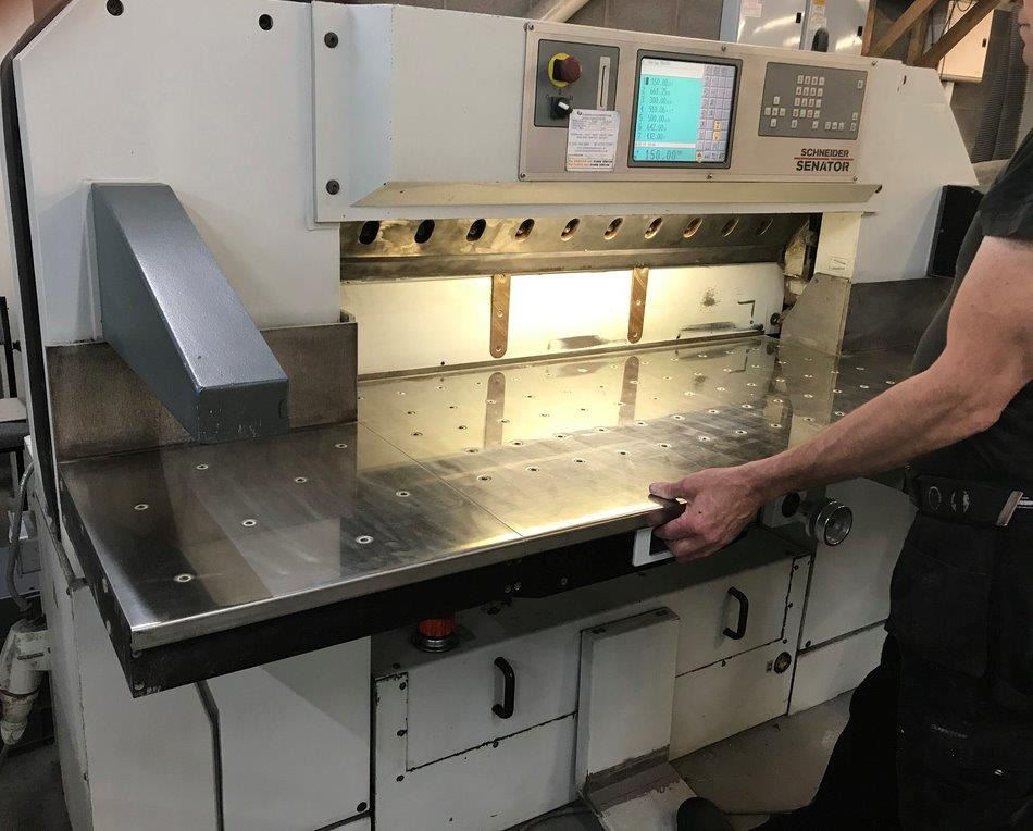 SCHNEIDER SENATOR 115 H Model TC High-speed cutter - Papirskjæremaskin: bilde 2 SCHNEIDER SENATOR 115 H Model TC High-speed cutter - Papirskjæremaskin: bilde 2