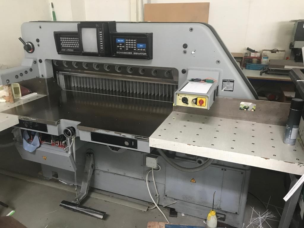 Schneider SENATOR cutting machine 115 MC - Papirskjæremaskin: bilde 1 Schneider SENATOR cutting machine 115 MC - Papirskjæremaskin: bilde 1