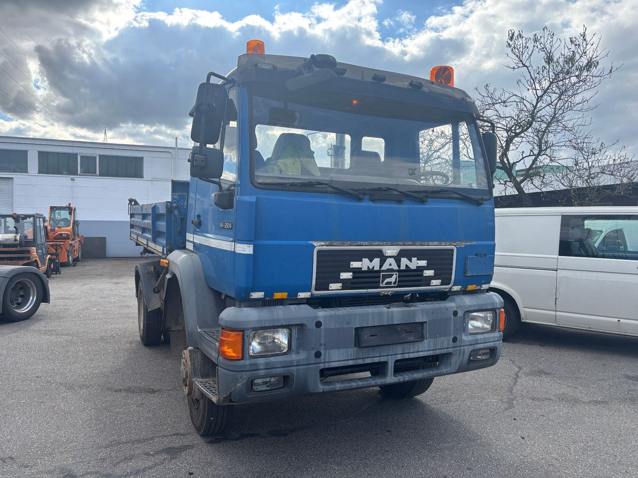 MAN 14.224 12.220 4x4 Meiller 3 Seitenkipper - Tippbil: bilde 4 MAN 14.224 12.220 4x4 Meiller 3 Seitenkipper - Tippbil: bilde 4