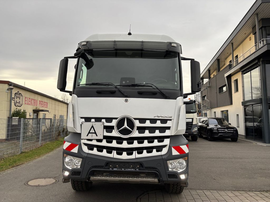 Mercedes-Benz 1845 4x4/Retarder/Kipphydraulik - Trekkvogn: bilde 2 Mercedes-Benz 1845 4x4/Retarder/Kipphydraulik - Trekkvogn: bilde 2