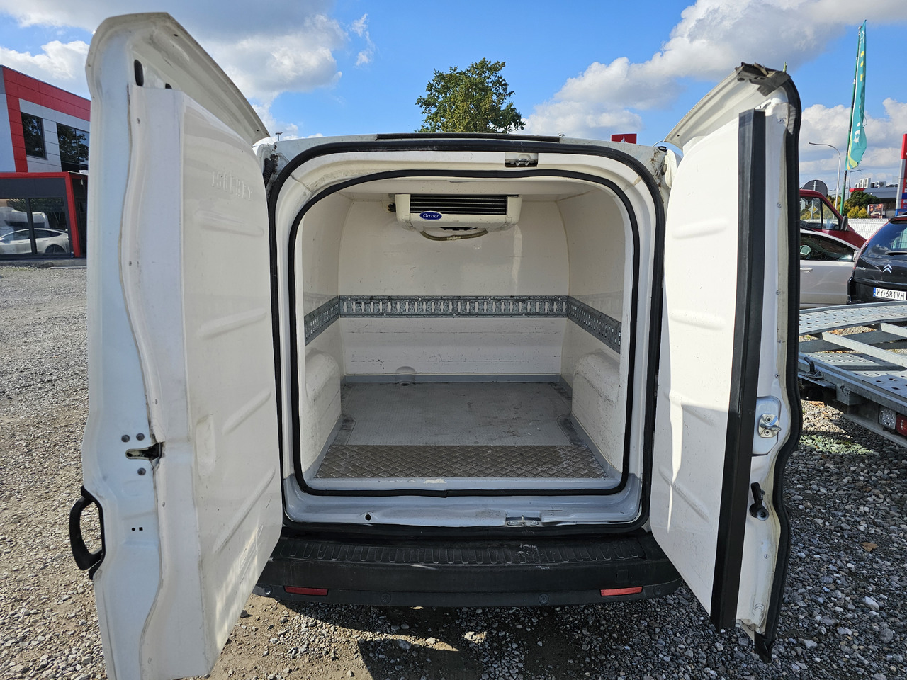 Fiat Doblo chlodnia mroznia carrier +230v - 18 C euro5 - Kjølebil: bilde 2 Fiat Doblo chlodnia mroznia carrier +230v - 18 C euro5 - Kjølebil: bilde 2