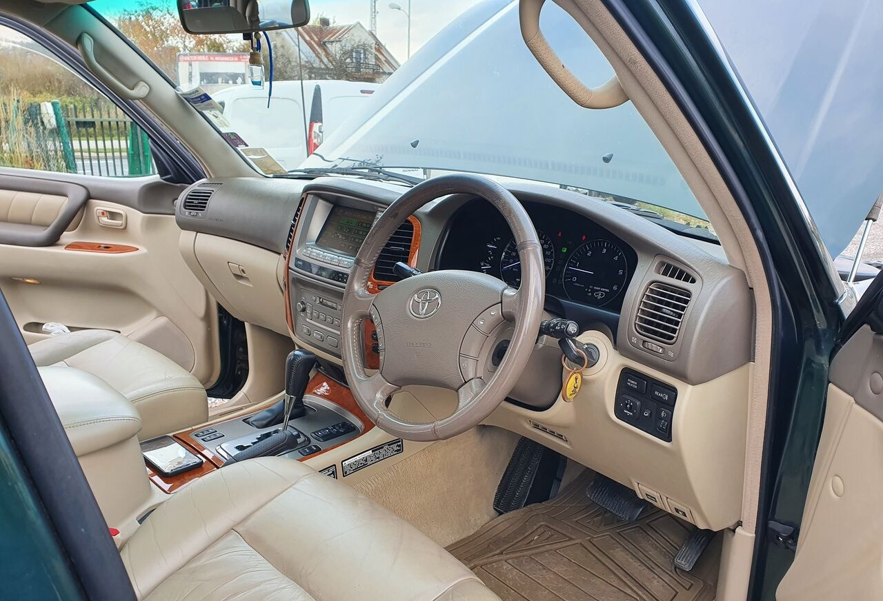 Toyota LAND CRUISER 100 4,2 TD KLIMA 7 OSOB - Personenbil: bilde 2 Toyota LAND CRUISER 100 4,2 TD KLIMA 7 OSOB - Personenbil: bilde 2