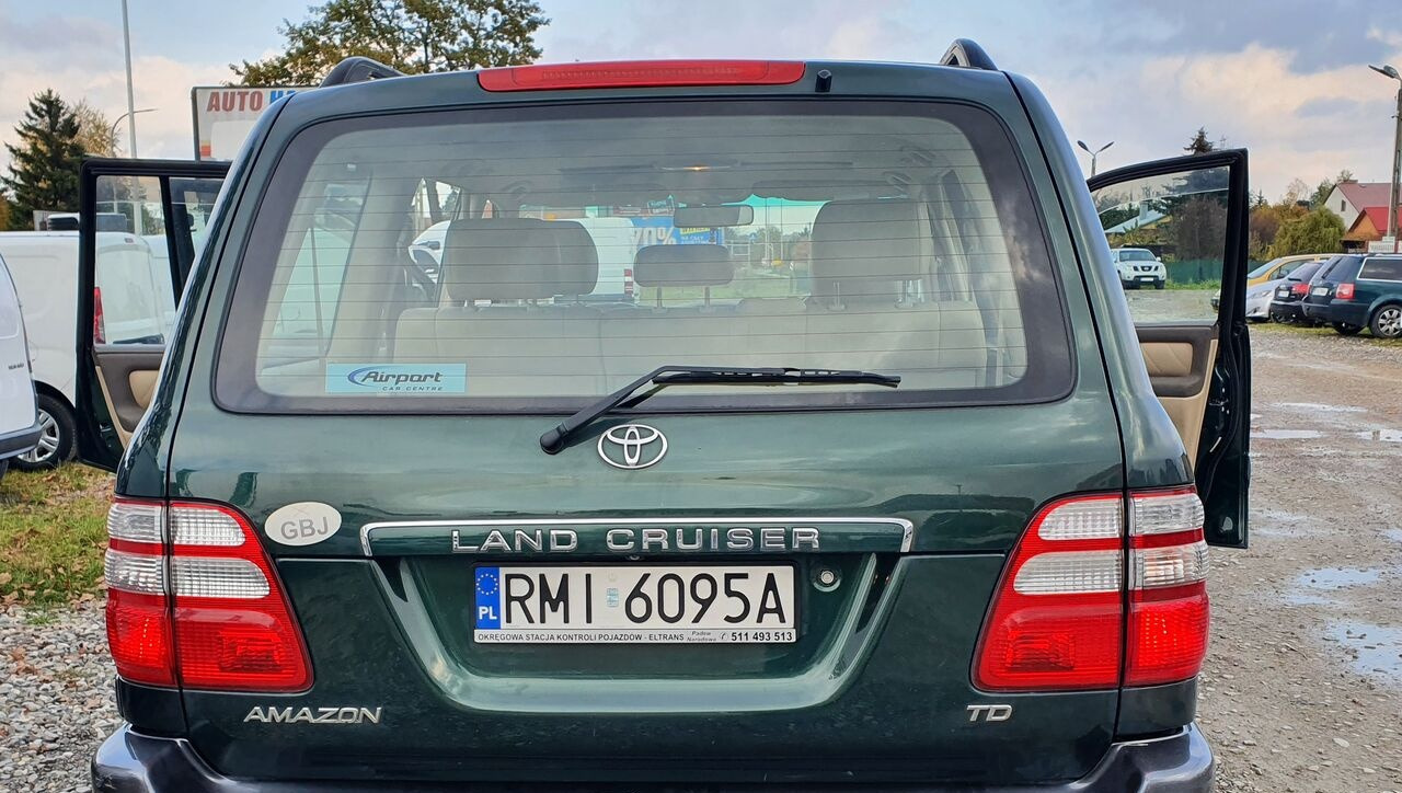 Toyota LAND CRUISER 100 4,2 TD KLIMA 7 OSOB - Personenbil: bilde 5 Toyota LAND CRUISER 100 4,2 TD KLIMA 7 OSOB - Personenbil: bilde 5