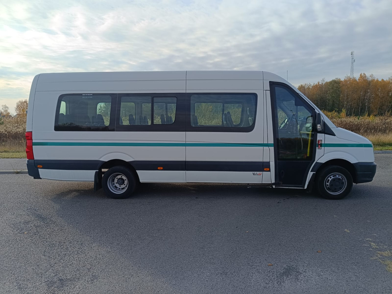 VOLKSWAGEN CRAFTER 23 OSOBY KLIMA WEBASTO KAMERA RETARDER HAK EURO5 - Turistbuss: bilde 2 VOLKSWAGEN CRAFTER 23 OSOBY KLIMA WEBASTO KAMERA RETARDER HAK EURO5 - Turistbuss: bilde 2