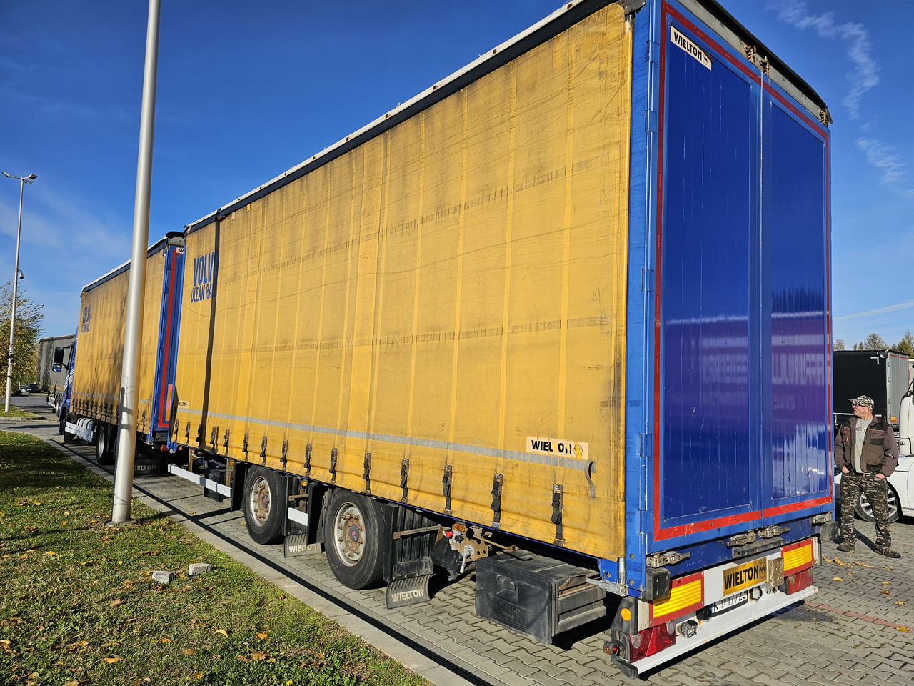 VOLVO FH460 ZESTAW TANDEM 120 M3 PRZEJAZDOWY + PRZYCZEPA FIRANKA SAF - Kapellbil: bilde 5 VOLVO FH460 ZESTAW TANDEM 120 M3 PRZEJAZDOWY + PRZYCZEPA FIRANKA SAF - Kapellbil: bilde 5