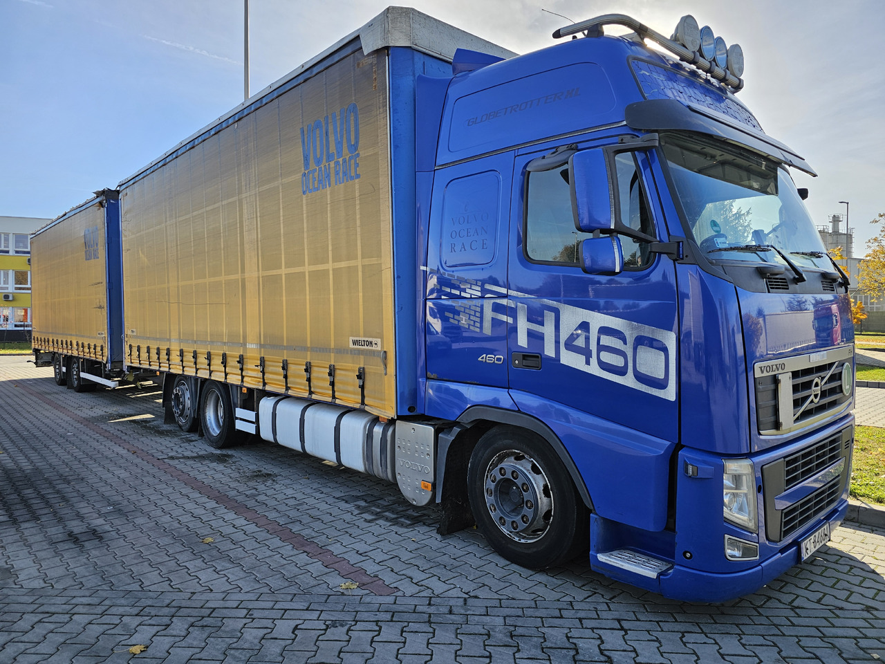 VOLVO FH460 ZESTAW TANDEM 120 M3 PRZEJAZDOWY + PRZYCZEPA FIRANKA SAF - Kapellbil: bilde 1 VOLVO FH460 ZESTAW TANDEM 120 M3 PRZEJAZDOWY + PRZYCZEPA FIRANKA SAF - Kapellbil: bilde 1