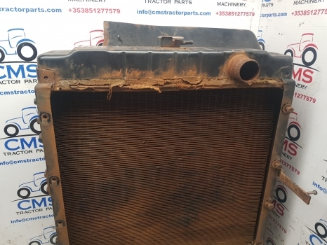 Case 5000 5140, 5250 Engine Water Cooling Radiator 104753a1; 104753a2; A190604 - Radiator for Traktor: bilde 3 Case 5000 5140, 5250 Engine Water Cooling Radiator 104753a1; 104753a2; A190604 - Radiator for Traktor: bilde 3