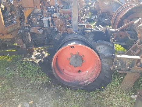 Claas Arion 420 A21 Front, Rear Axle, Engine, Transmission, Lift, Pto Parts - Motor: bilde 2 Claas Arion 420 A21 Front, Rear Axle, Engine, Transmission, Lift, Pto Parts - Motor: bilde 2