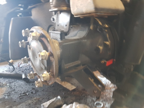 Deutz Agrotron M620 Rear Axle Hub Complete Rhs 0.900.0955.0, 0.900.1363.9 - Bakaksel: bilde 1 Deutz Agrotron M620 Rear Axle Hub Complete Rhs 0.900.0955.0, 0.900.1363.9 - Bakaksel: bilde 1