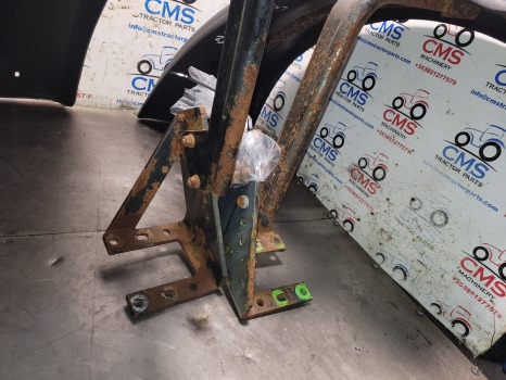 Deutz Agrotron Series 135, 120, 150, 6.05, 6.30 Ser Front Mudguard Bracket Kit 04416250 - Fløy: bilde 2 Deutz Agrotron Series 135, 120, 150, 6.05, 6.30 Ser Front Mudguard Bracket Kit 04416250 - Fløy: bilde 2
