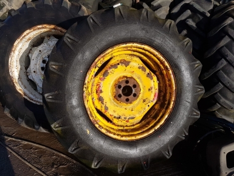 Ford Rear Wheel And Tyre 16.9/14-30 - Komplett hjul for Traktor: bilde 1 Ford Rear Wheel And Tyre 16.9/14-30 - Komplett hjul for Traktor: bilde 1