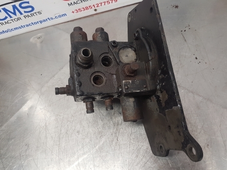 Massey Ferguson 5455 Wet Clutch Pressure Valve 3795681m14 - Clutch og deler for Traktor: bilde 4 Massey Ferguson 5455 Wet Clutch Pressure Valve 3795681m14 - Clutch og deler for Traktor: bilde 4