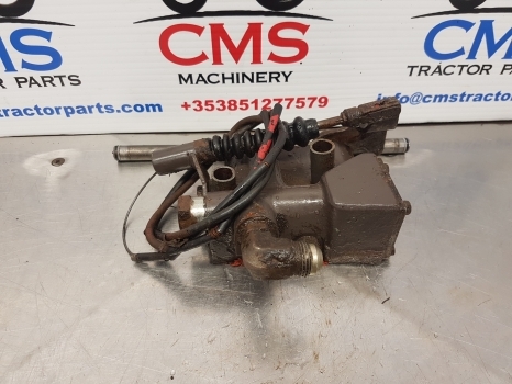 Massey Ferguson 675, 399, 372n, 375, 4225, 4255 Hydraulic Valve Assy 1679099m95 - Hydraulisk ventil for Traktor: bilde 1 Massey Ferguson 675, 399, 372n, 375, 4225, 4255 Hydraulic Valve Assy 1679099m95 - Hydraulisk ventil for Traktor: bilde 1