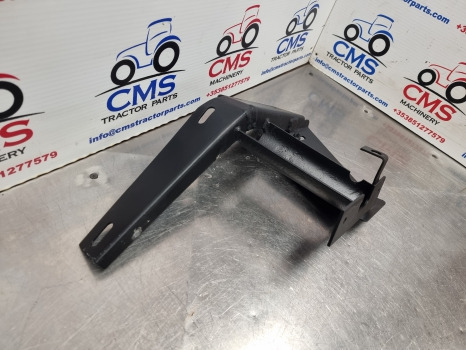 New Holland Tm, Ts, Tl, 60, 40 Series, Mudguard Extension Support Rhs 82029985 - Fløy: bilde 3 New Holland Tm, Ts, Tl, 60, 40 Series, Mudguard Extension Support Rhs 82029985 - Fløy: bilde 3