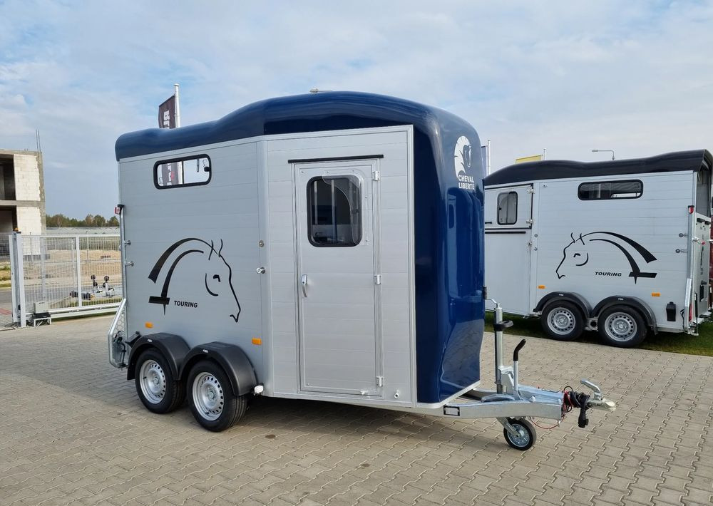 CHEVAL LIBERTÉ Touring Country + siodlarnia | przyczepa dla dwóch koni z rampą z przodu | 2000 kg DMC - Hestehenger: bilde 3 CHEVAL LIBERTÉ Touring Country + siodlarnia | przyczepa dla dwóch koni z rampą z przodu | 2000 kg DMC - Hestehenger: bilde 3