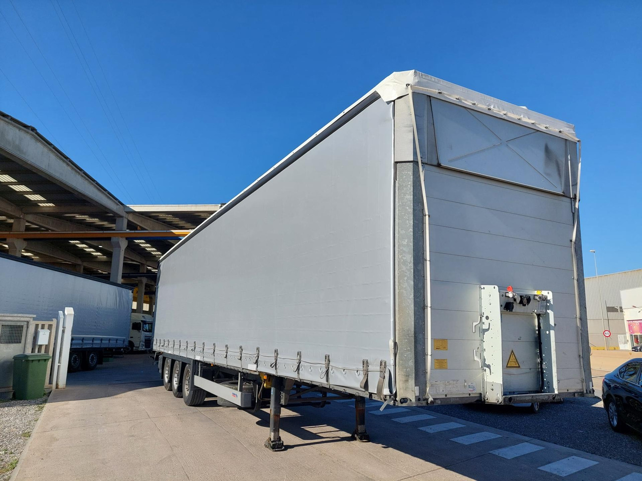 Schmitz Cargobull SCS24/L Varios - Gardintrailer: bilde 2 Schmitz Cargobull SCS24/L Varios - Gardintrailer: bilde 2