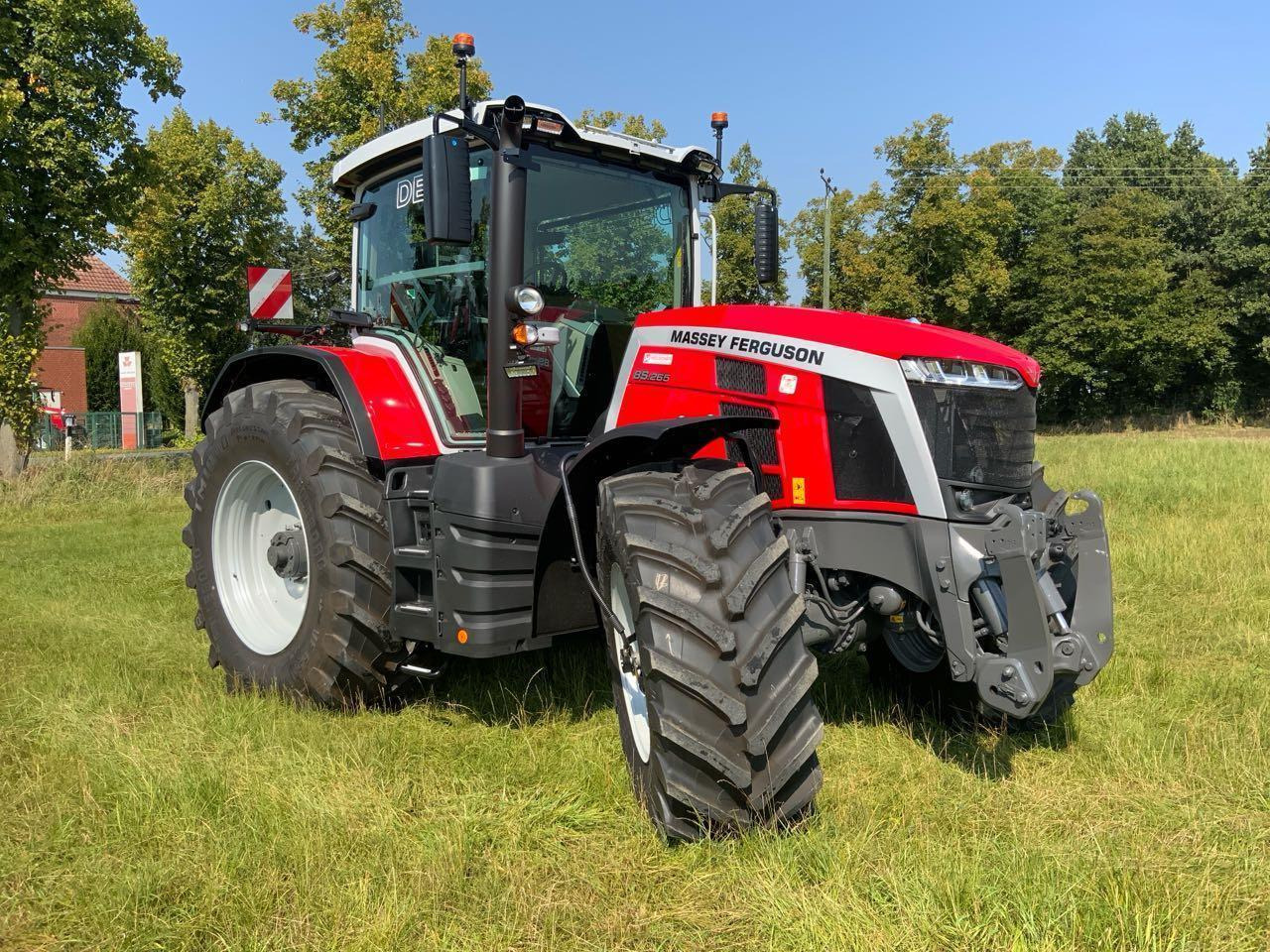 Massey Ferguson MF 8S.265 DYNA-VT - Traktor: bilde 2 Massey Ferguson MF 8S.265 DYNA-VT - Traktor: bilde 2