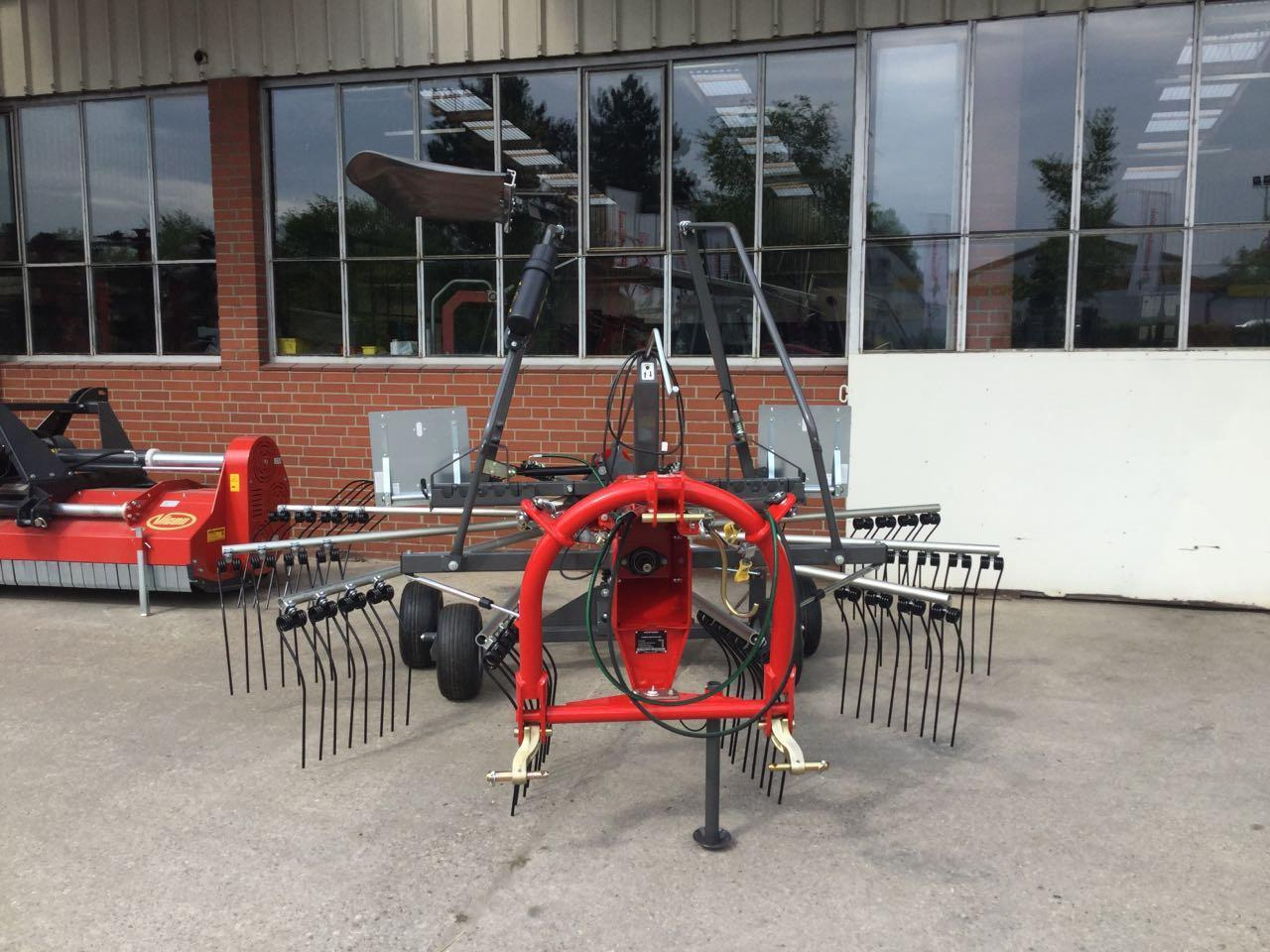 Massey Ferguson RK 451 DN - Høyvender: bilde 2 Massey Ferguson RK 451 DN - Høyvender: bilde 2