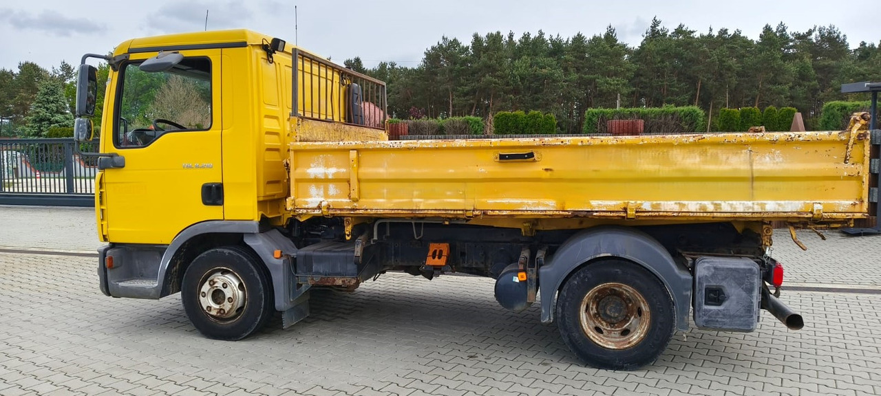 MAN TGL 8.210 * 2007 * 3-stronny KIPER * NOWE OPONY * MANUAL * RESOR * 3 MIEJSCA - Tippbil: bilde 3 MAN TGL 8.210 * 2007 * 3-stronny KIPER * NOWE OPONY * MANUAL * RESOR * 3 MIEJSCA - Tippbil: bilde 3