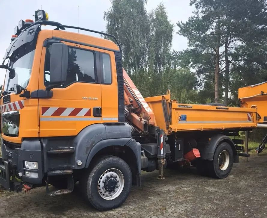 MAN TGS (2012) 18.320 4x4 – Wywrotka trójstronna + Kran Atlas | Komunalny | Euro 5 - Tippbil: bilde 1 MAN TGS (2012) 18.320 4x4 – Wywrotka trójstronna + Kran Atlas | Komunalny | Euro 5 - Tippbil: bilde 1