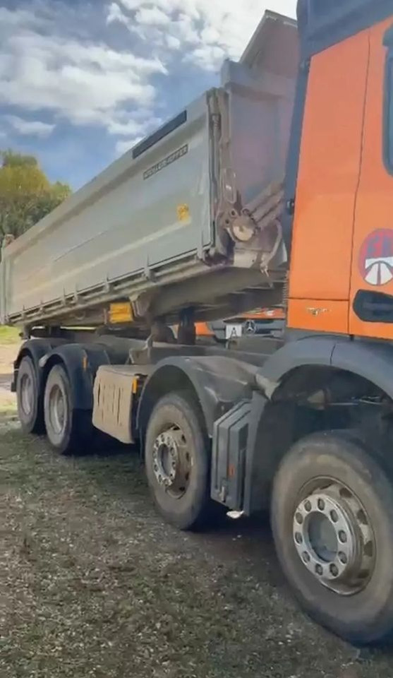 Mercedes-Benz AROCS 4143 8x4 | BORTMATIC - wywrotka trójstronna | Retarder |Zawieszenie na resorach | - Tippbil: bilde 2 Mercedes-Benz AROCS 4143 8x4 | BORTMATIC - wywrotka trójstronna | Retarder |Zawieszenie na resorach | - Tippbil: bilde 2