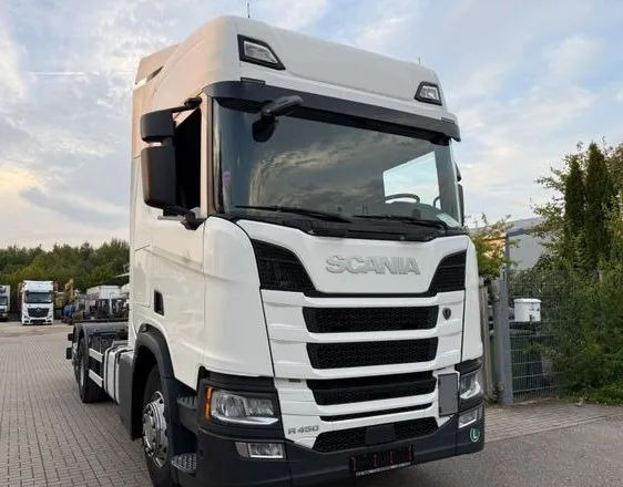 Scania R450 BDF • 6x2 • Euro 6d • Skrętna tylna oś • Retarder • Pod zabudowę • - Chassis lastebil: bilde 1 Scania R450 BDF • 6x2 • Euro 6d • Skrętna tylna oś • Retarder • Pod zabudowę • - Chassis lastebil: bilde 1