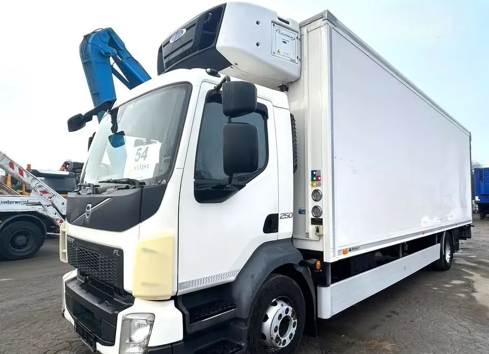 Volvo FL 250 | Chłodnia Carrier Supra -30°C | Hydrauliczna platforma załadunkowa | ogrzewanie postojowe | 187 654 km | Automatyczna skrzynia | Euro 6 |4x2 - Lastebil med kjøl: bilde 2 Volvo FL 250 | Chłodnia Carrier Supra -30°C | Hydrauliczna platforma załadunkowa | ogrzewanie postojowe | 187 654 km | Automatyczna skrzynia | Euro 6 |4x2 - Lastebil med kjøl: bilde 2
