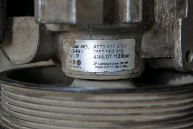 MERCEDES-BENZ SPRINTER (903) 313 CDI HYDRAULIC POWER STEERING PUMP - Servopumpe for Lastebil: bilde 3 MERCEDES-BENZ SPRINTER (903) 313 CDI HYDRAULIC POWER STEERING PUMP - Servopumpe for Lastebil: bilde 3