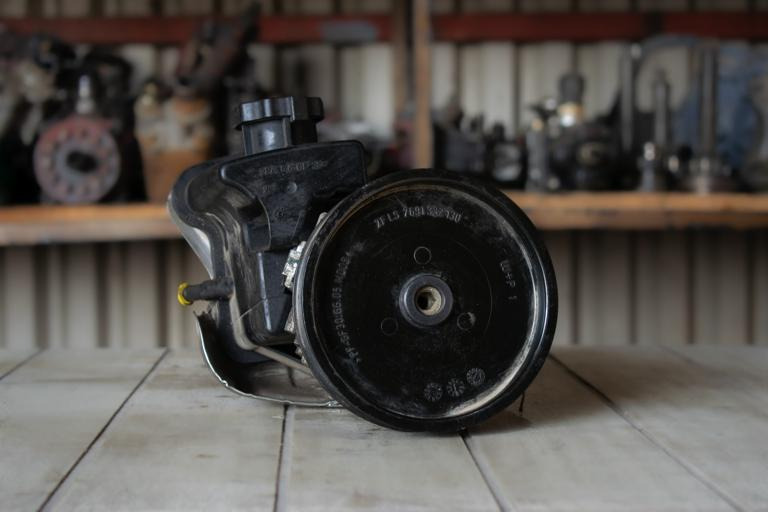 MERCEDES-BENZ SPRINTER (903) 313 CDI HYDRAULIC POWER STEERING PUMP - Servopumpe for Lastebil: bilde 1 MERCEDES-BENZ SPRINTER (903) 313 CDI HYDRAULIC POWER STEERING PUMP - Servopumpe for Lastebil: bilde 1