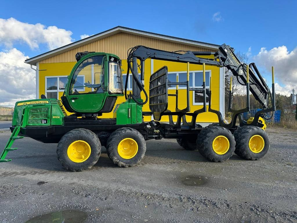 John Deere 810 E - Lassbærer: bilde 1 John Deere 810 E - Lassbærer: bilde 1