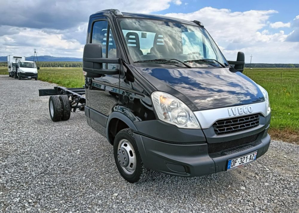 Iveco 35C13, 35C12, 35C14, 35C15 - Chassis lastebil: bilde 1 Iveco 35C13, 35C12, 35C14, 35C15 - Chassis lastebil: bilde 1