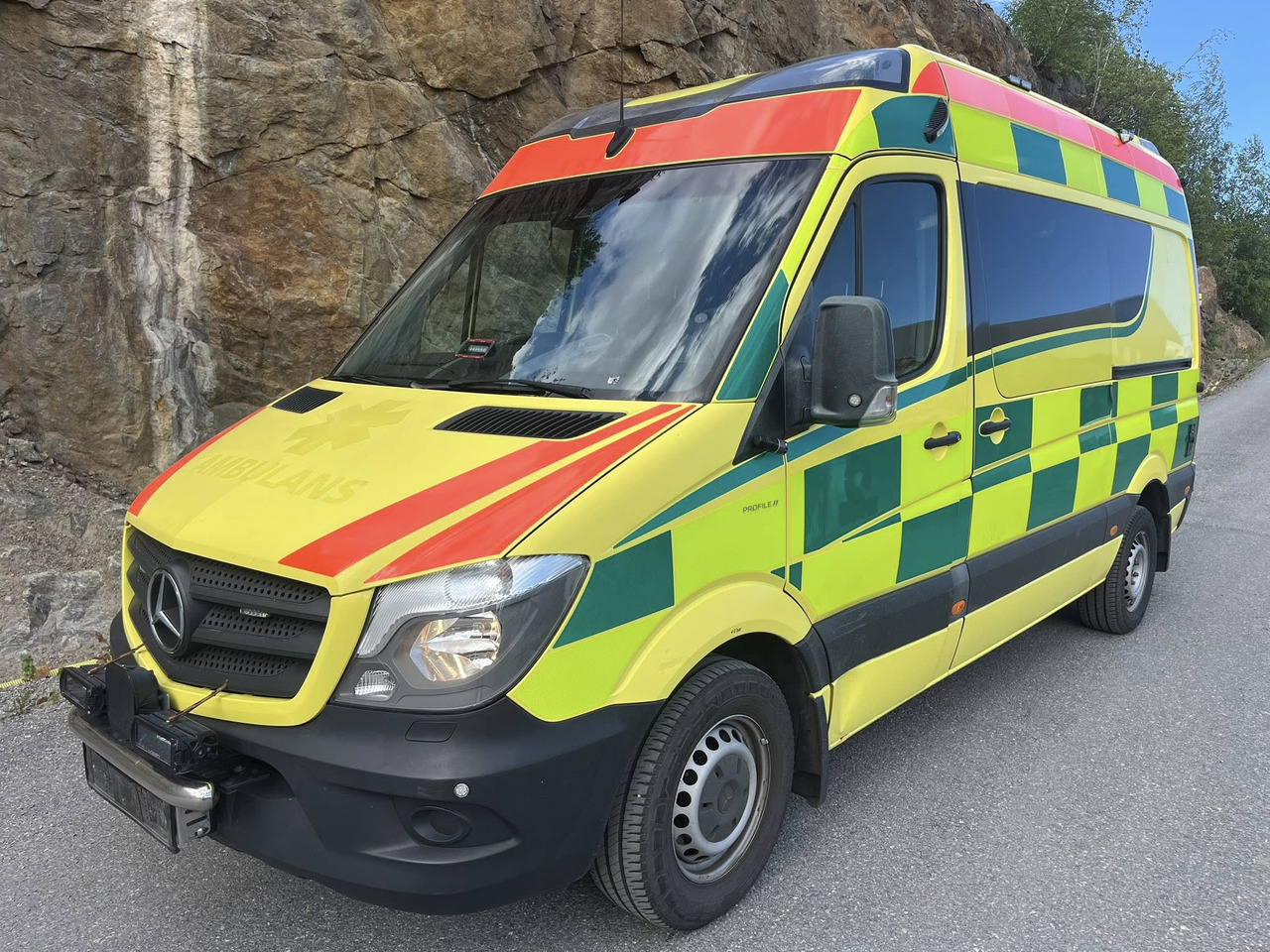Mercedes-Benz Sprinter 319 - AMBULANCE - RESERVERAD !! - Ambulanse: bilde 1 Mercedes-Benz Sprinter 319 - AMBULANCE - RESERVERAD !! - Ambulanse: bilde 1