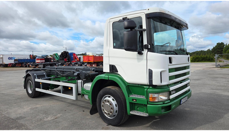 Scania P94 4X2 220 - Lastebil med kabelsystem: bilde 2 Scania P94 4X2 220 - Lastebil med kabelsystem: bilde 2