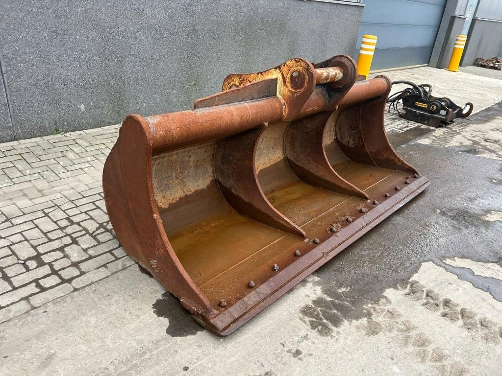 Volvo EC 480 E L coupler + bucket  - Skuffe for Bygg og anlegg: bilde 3 Volvo EC 480 E L coupler + bucket  - Skuffe for Bygg og anlegg: bilde 3