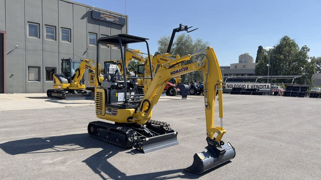 Komatsu PC16 R-3 HS - Minigraver: bilde 1 Komatsu PC16 R-3 HS - Minigraver: bilde 1