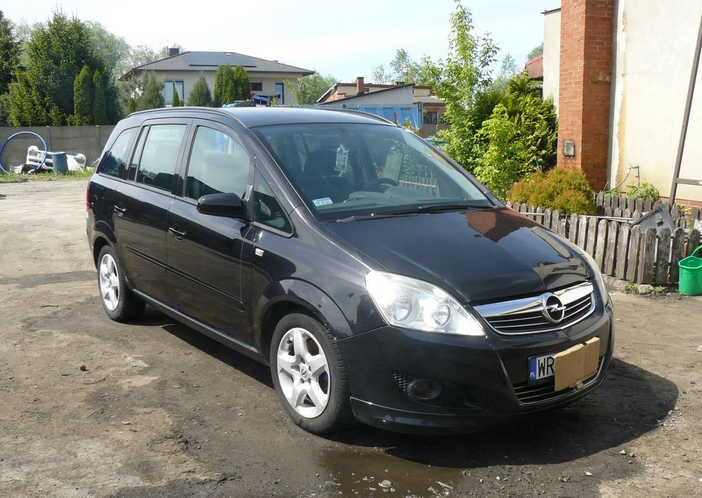 Opel Zafira 1.9 CDTI Cosmo - SUV: bilde 2 Opel Zafira 1.9 CDTI Cosmo - SUV: bilde 2