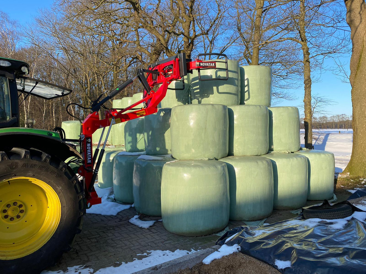 Novatar Tractor Rear Loader - Traktor: bilde 1 Novatar Tractor Rear Loader - Traktor: bilde 1